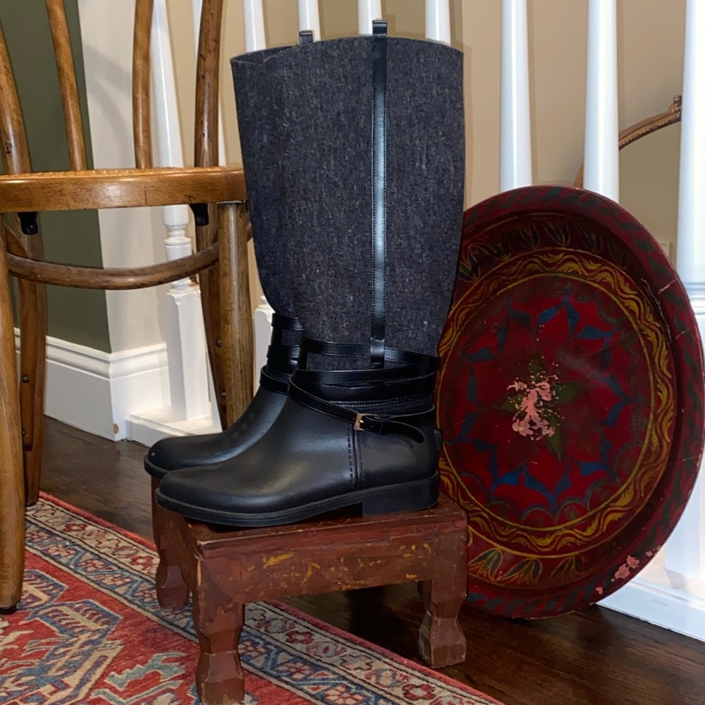 Great used condition felt/rubberr boots from Salvatore Ferragamo, Size 10
